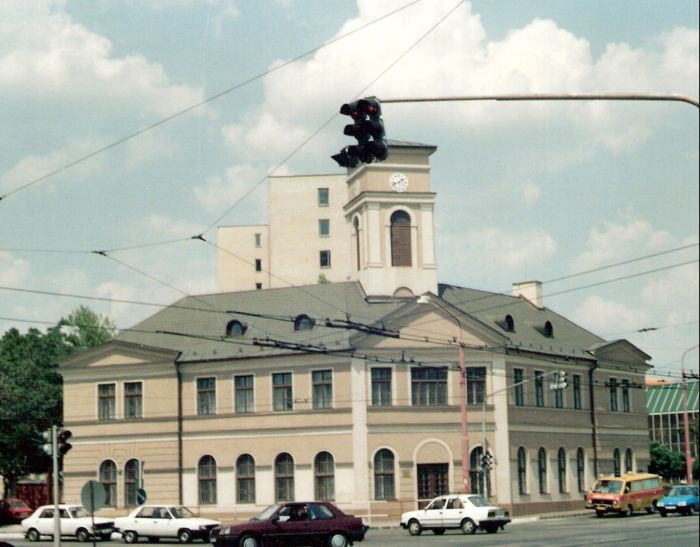  Bratislava, stanica konskej železnice. Čelný pohľad z predstaničného priestoru. Foto: Anon., cca 1995. 176 x 125, COLOR 